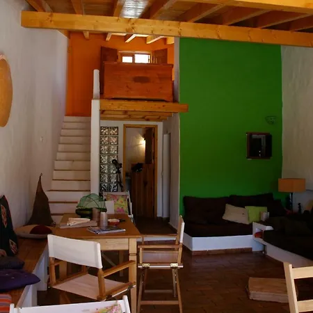 Casa Do Meio Do Mundo *